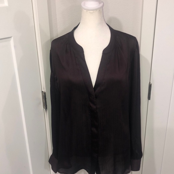 Banana Republic Women’s Long sleeve Button down Blouse. Burgundy size XL Career - Picture 3 of 13
